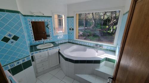 CASA 'LLU PILOTA - Grand appartement dans villa plein sud vue mer - Large apartment in a south-facing villa with sea view