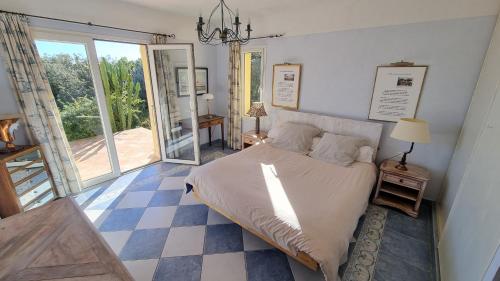 CASA 'LLU PILOTA - Grand appartement dans villa plein sud vue mer - Large apartment in a south-facing villa with sea view