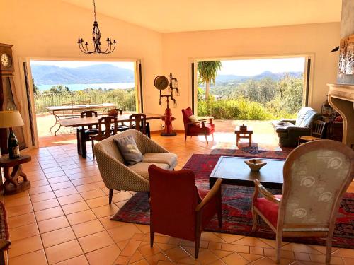 CASA 'LLU PILOTA - Grand appartement dans villa plein sud vue mer - Large apartment in a south-facing villa with sea view