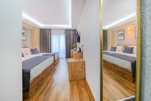 Postel nebo postele na pokoji v ubytování Özer Palace Hotel