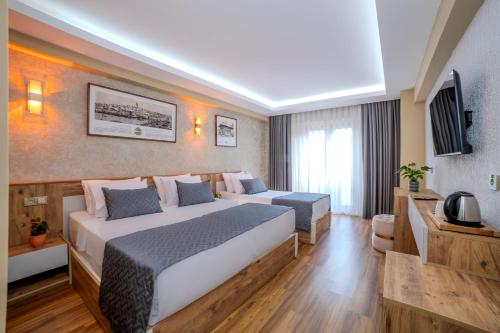 Postel nebo postele na pokoji v ubytování Özer Palace Hotel
