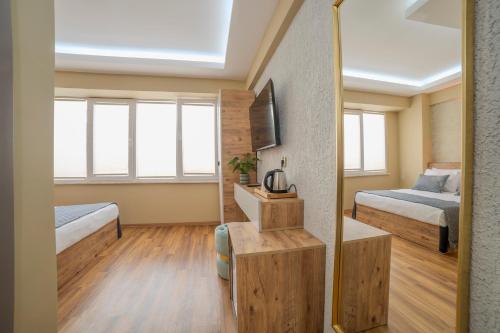 Postel nebo postele na pokoji v ubytování Özer Palace Hotel
