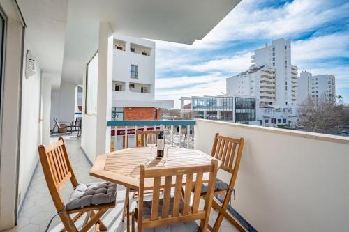Charming Flat with Balcony - Portimão by HostWise
