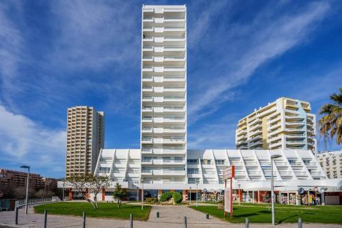 Charming Flat with Balcony - Portimão by HostWise