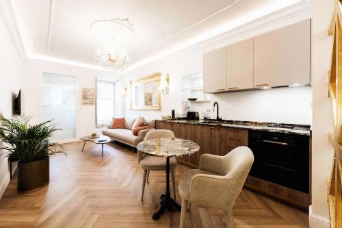 NEW Exquisite Cozy Baroque apartment Portuguese Soul 2p