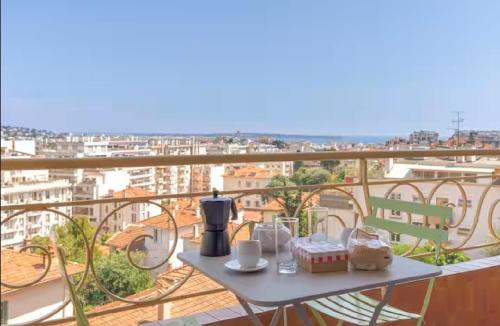 LE ROCHER avec terrasse et vue mer, près du centre-ville