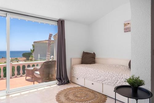 Nice Studio pool & views