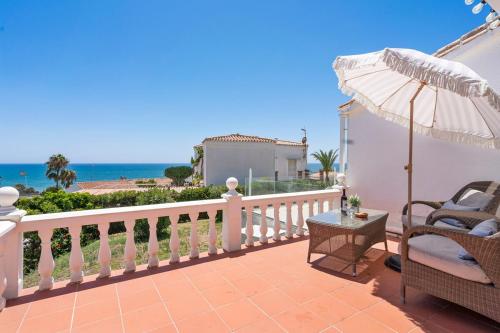 Nice Studio pool & views