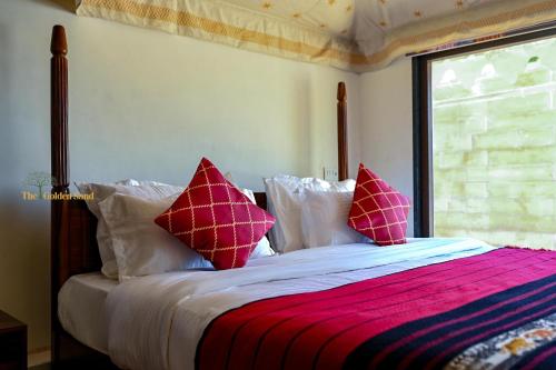 Cama o camas de una habitación en The Golden Sand Resort&Camp