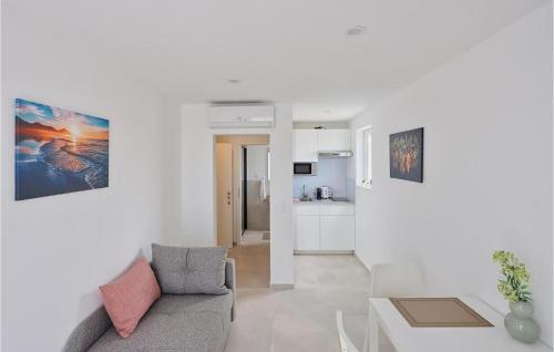Nice Apartment In Vodice With Wifi