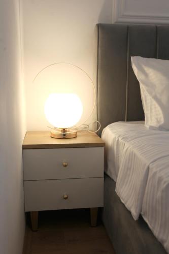 Łóżko lub łóżka w pokoju w obiekcie Portal Villa Apartments
