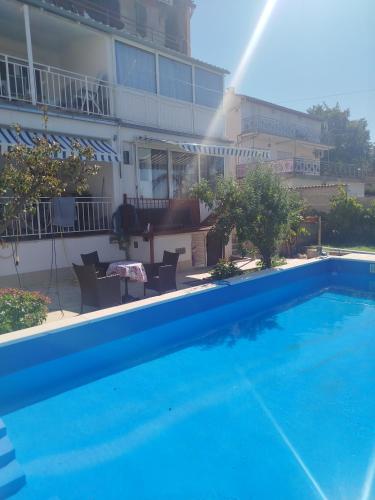 Gallery image of Apartments with swimming pool 9x4m in Selce