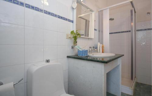 a bathroom with a toilet and a sink at Stunning Home In Marzamemi With Wifi in Marzamemi