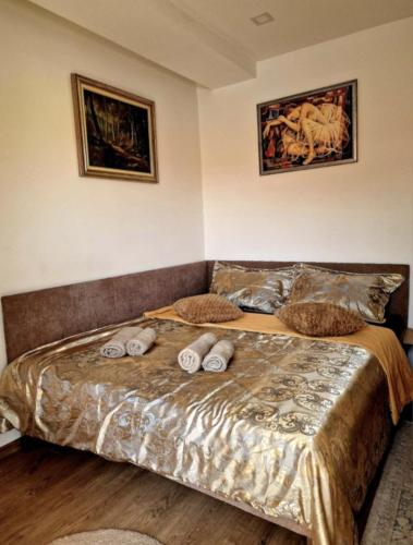 a bedroom with a bed with towels on it at Apartman Vesna in Leskovac