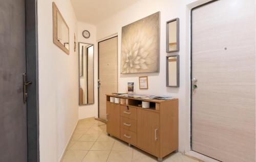 1 Bedroom Lovely Apartment In Split