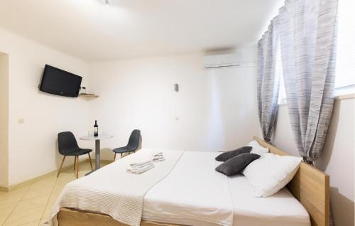 1 Bedroom Lovely Apartment In Split