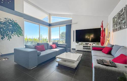 Μια τηλεόραση ή/και κέντρο ψυχαγωγίας στο Lovely Home In Caveirac