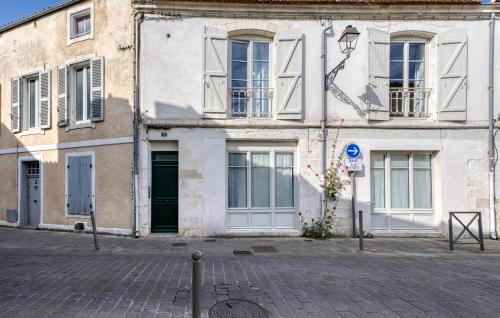 1 Bedroom Lovely Apartment In La Rochelle