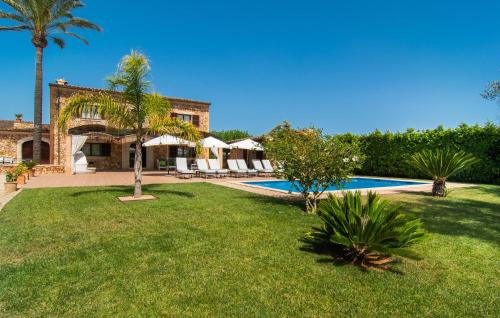 a house with a yard with a swimming pool at Can Sanchez in Campos