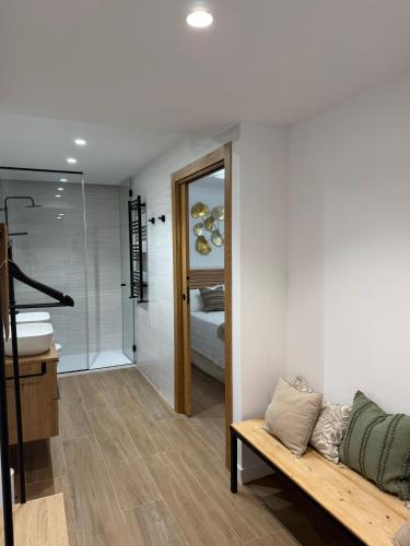 Koupelna v ubytování Casa Rural con piscina privada en casco urbano de Náquera Botigueta 25