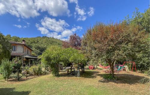 Zahrada ubytování Pet Friendly Home In Frazione Mercatello
