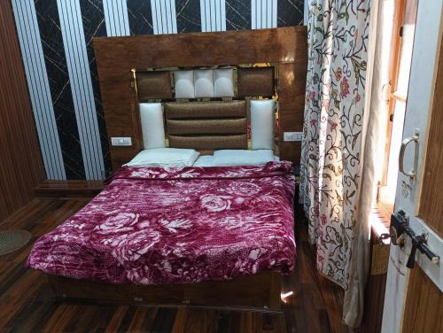 Ένα ή περισσότερα κρεβάτια σε δωμάτιο στο Hotel Sehran
