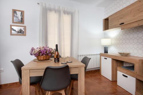 a dining room with a wooden table and chairs at Apartamento rural Ca La Rumbeta en La Fresneda in La Fresneda