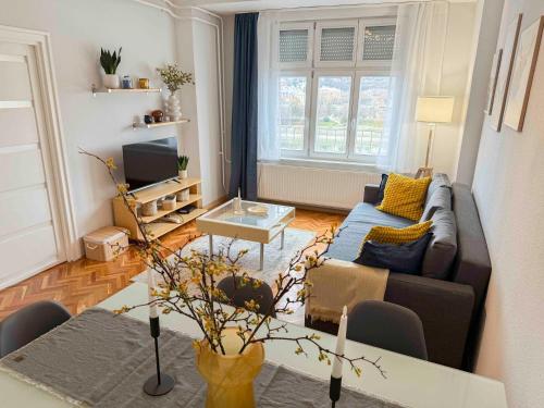 Riverside Apartment with Views