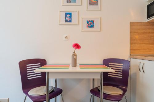 Televiisor ja/või meelelahutuskeskus majutusasutuses Flex SelfCheckIns 131 - Studio Apartment - Centre