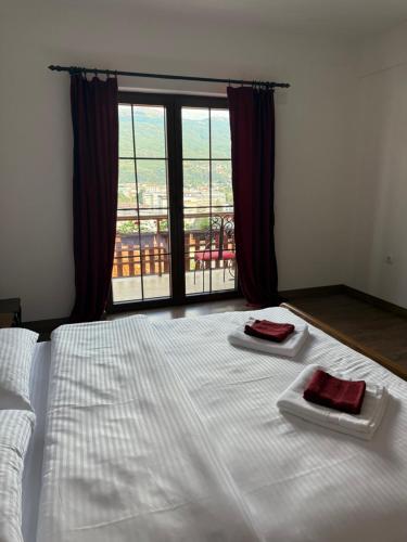 Giường trong phòng chung tại Robinson Sunrise House Old town