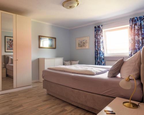 En eller flere senge i et værelse på Ferienwohnungen Anna