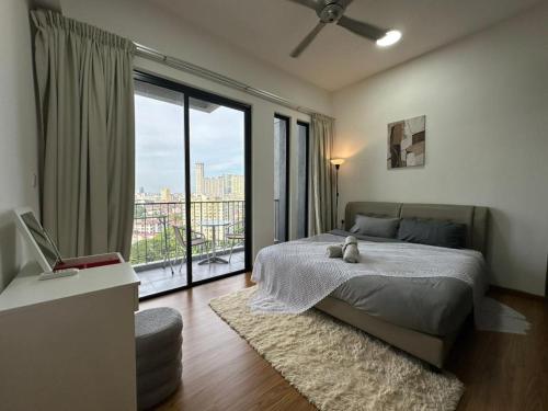 Postel nebo postele na pokoji v ubytování HOT & Modern 2BR Beacon Executive Suite, Georgetown