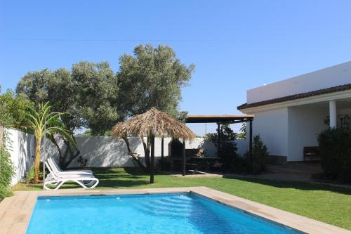 Chalet con piscina privada en Conil