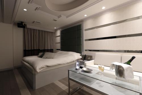 Una cama o camas en una habitación de Hotel Valentine Chiryu