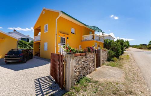 1 Bedroom Stunning Apartment In Razanac