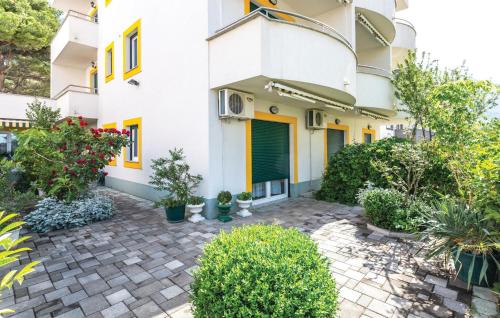 Stunning Apartment In Makarska With Wifi
