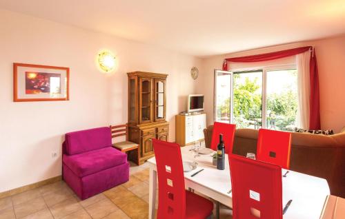 Stunning Apartment In Makarska With Wifi
