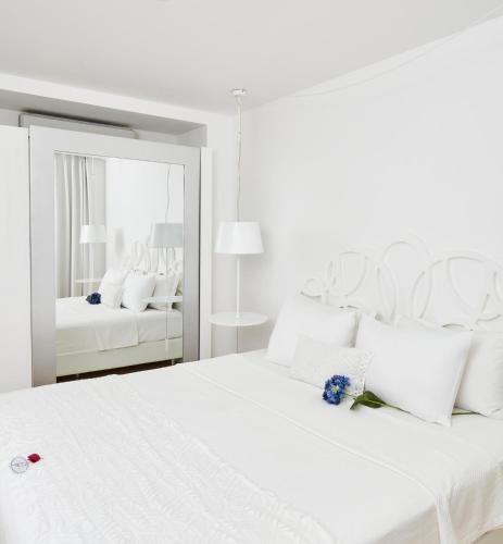 Katil atau katil-katil dalam bilik di Flow Datca Surf & Beach Hotel
