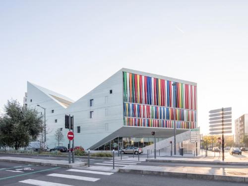a building with a colorful facade on a city street at Auberge de Jeunesse HI Lille in Lille