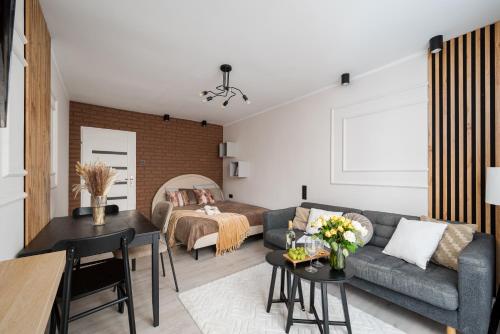 2-bedroom Warsaw Breweries Living Suite close to METRO bus tram