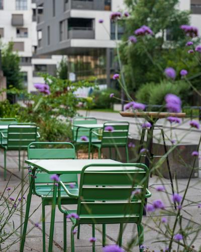 Сад в Hotel La Zoologie & Spa Bordeaux