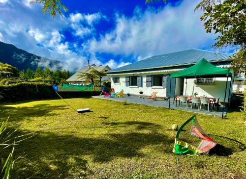 a yard with a house with a kite on the grass at La Marceline in La Plaine des Palmistes