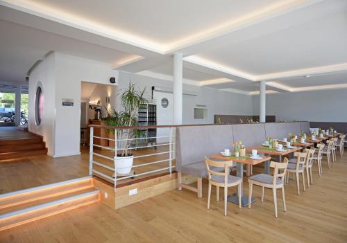 a dining room with tables and chairs in a room at Hotel Spree-idyll in Berlin
