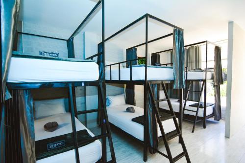 a group of four bunk beds in a room at Lingling Hostel in Haad Rin