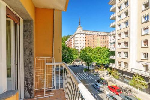 Μπαλκόνι ή βεράντα στο Spacious Independent bright and with views