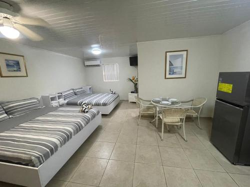 Gallery image of Puerta Del Sol apt4- studio with pool-central location in Oranjestad