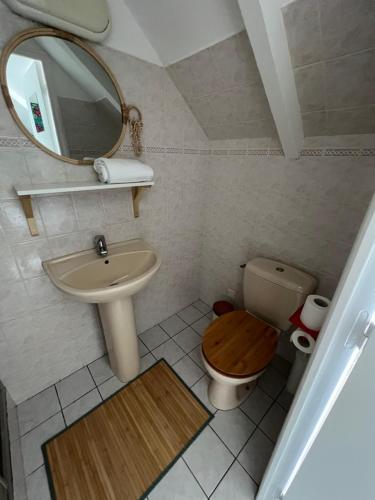 Vannas istaba naktsmītnē Cocobay1