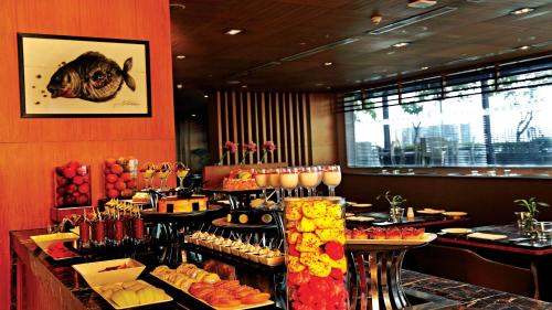 a restaurant with a buffet of food on display at Holiday Inn New Delhi Mayur Vihar Noida by IHG in New Delhi