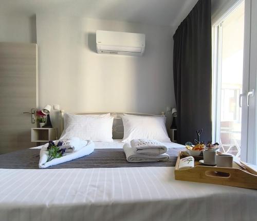 Postel nebo postele na pokoji v ubytování David Luxury Experience Γ1