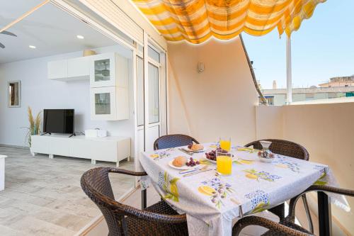 WintowinRentals Central apartment just 3 minutes from the beach in Fuengirola